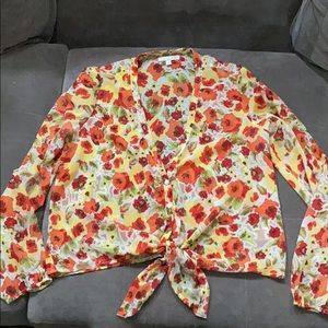 Shear tie flower blouse